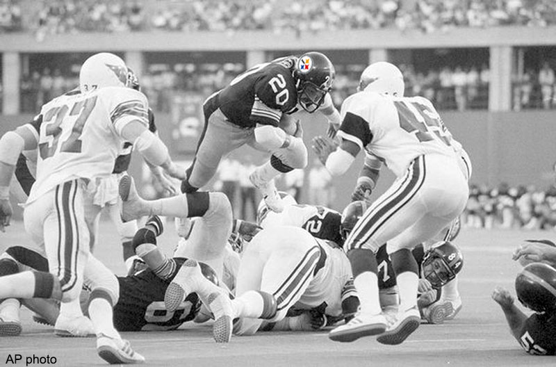 Floyd Little (44) Denver Broncos back, plunges over the goal line from the  1-yard line for a second period touchdown in a Broncos Philadelphia Eagles  pro-football game, Sunday, Oct. 31, 1971, Philadelphia